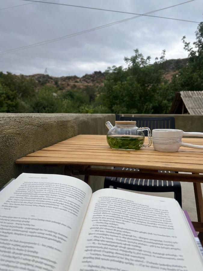 Zove Rural Cottage With Garden Views K'arashamb Exteriér fotografie