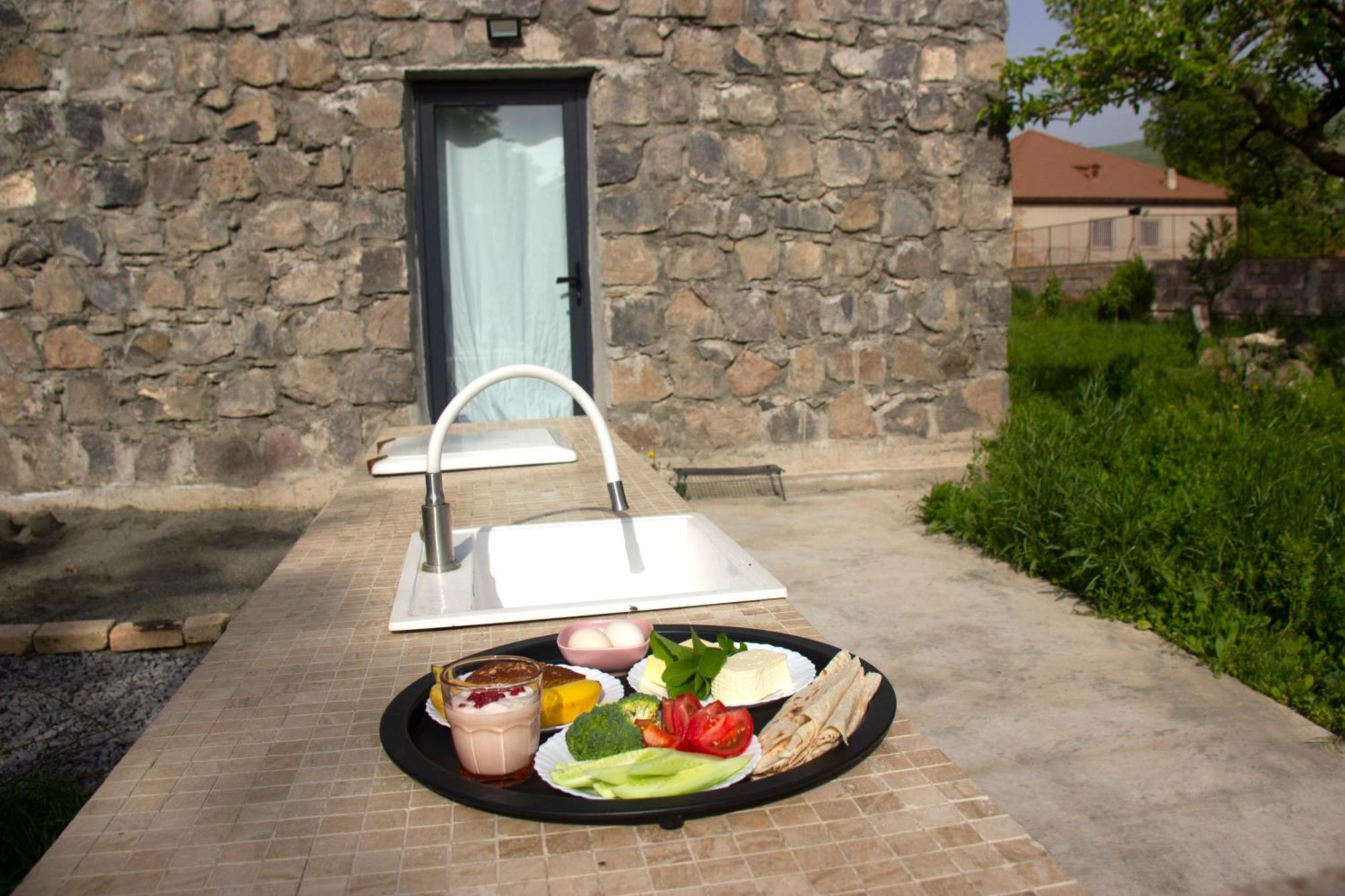 Zove Rural Cottage With Garden Views K'arashamb Exteriér fotografie